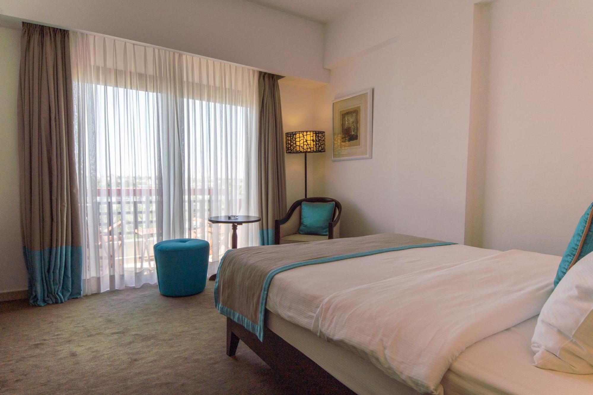 Arkin Palm Beach Hotel Famagusta  Bagian luar foto